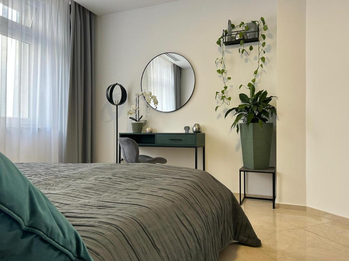 Leo Free Parking - President Palace Bratislava