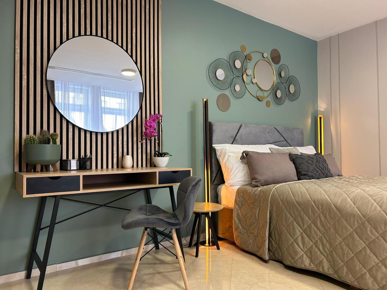Leo Free Parking - President Palace * Bratislava